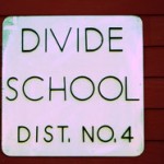 divideschoolsign